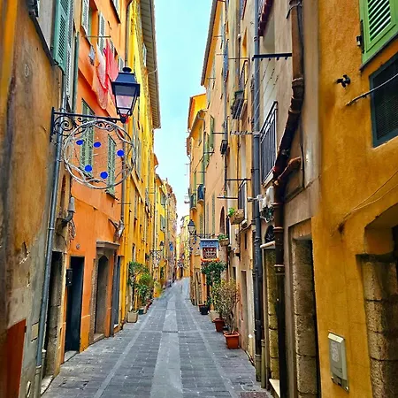 Le Duplex Du Vieux Ментона